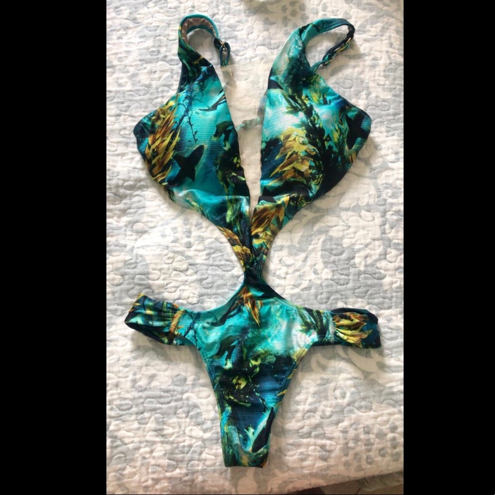 One Piece Brazilian Bathing Suite 🐠